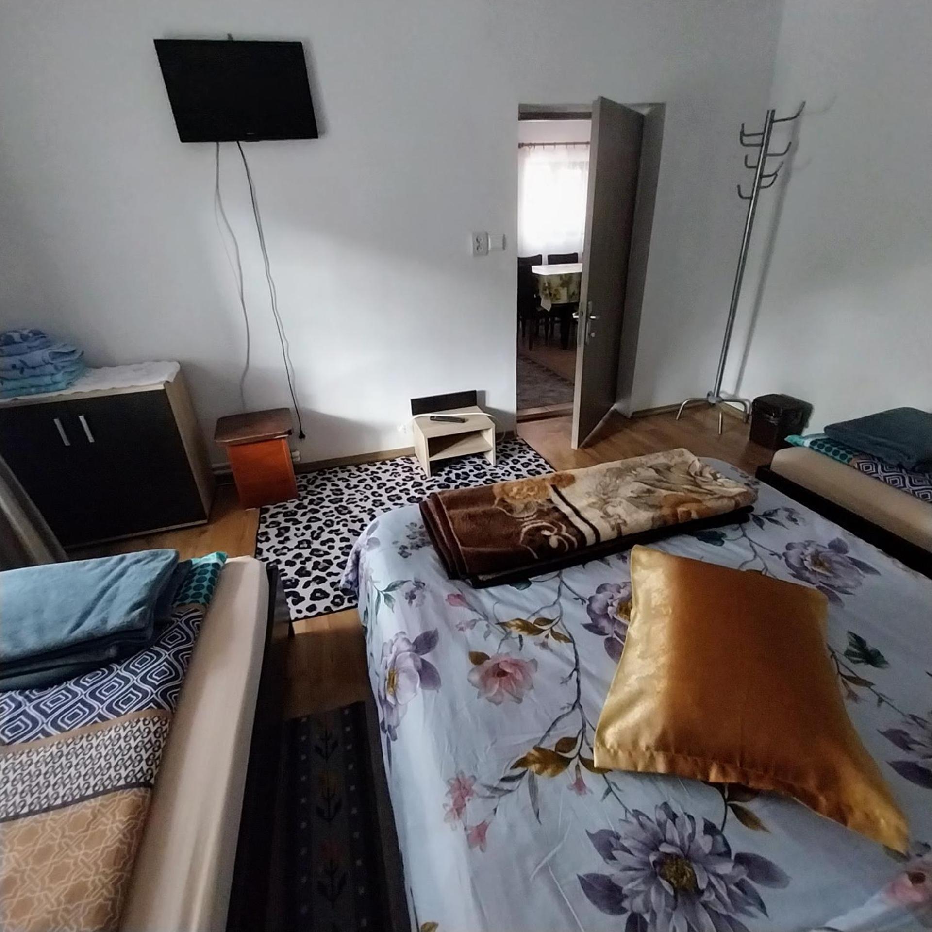 Casa Andreea Otel Novaci-Străini Dış mekan fotoğraf
