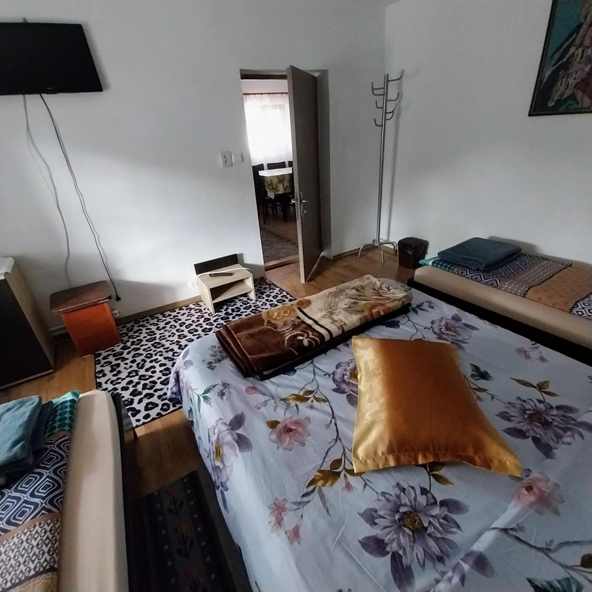 Casa Andreea Otel Novaci-Străini Dış mekan fotoğraf